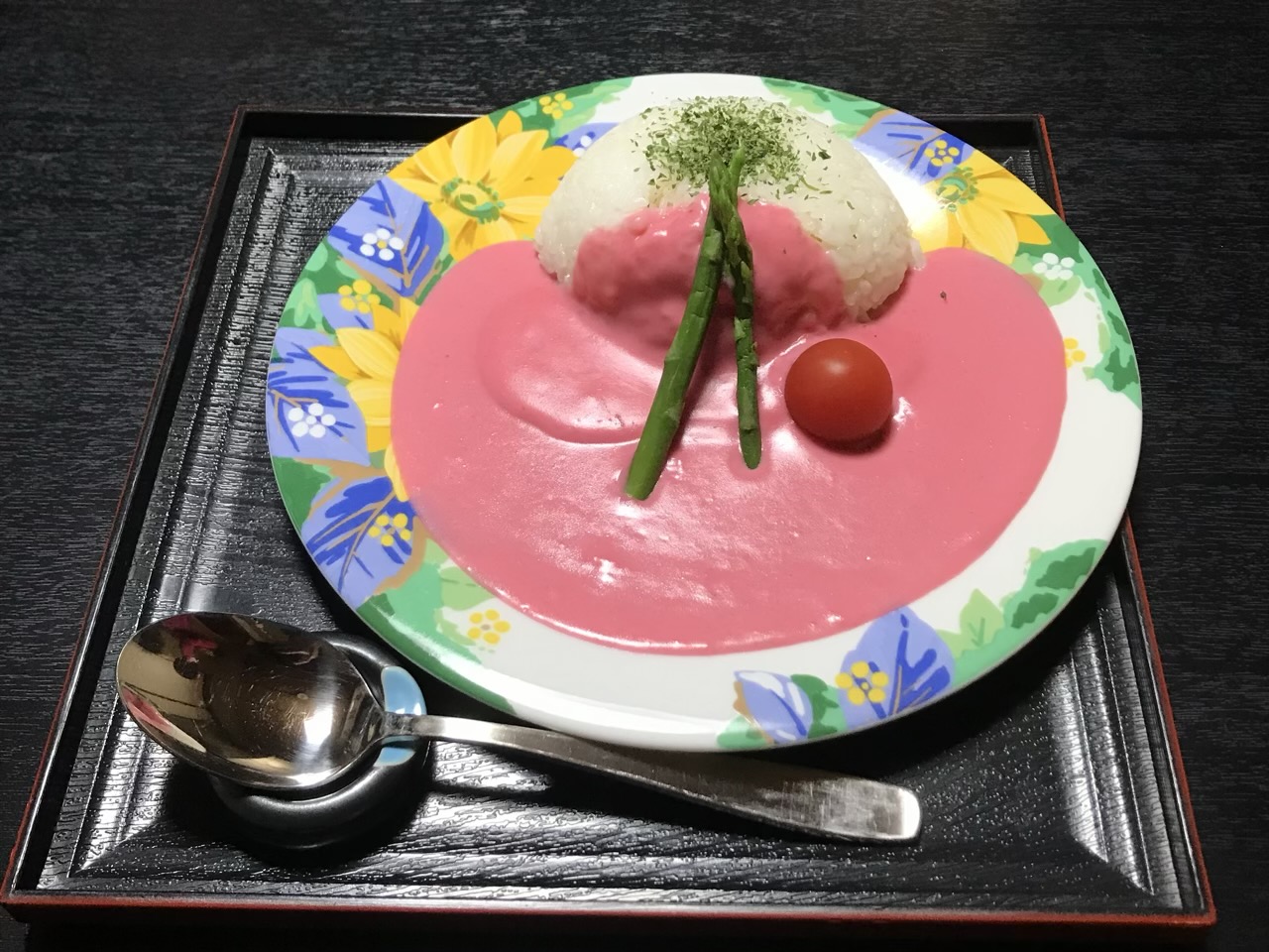 ピンク華麗(サラダ、味噌汁付き) 1,650円(税込)